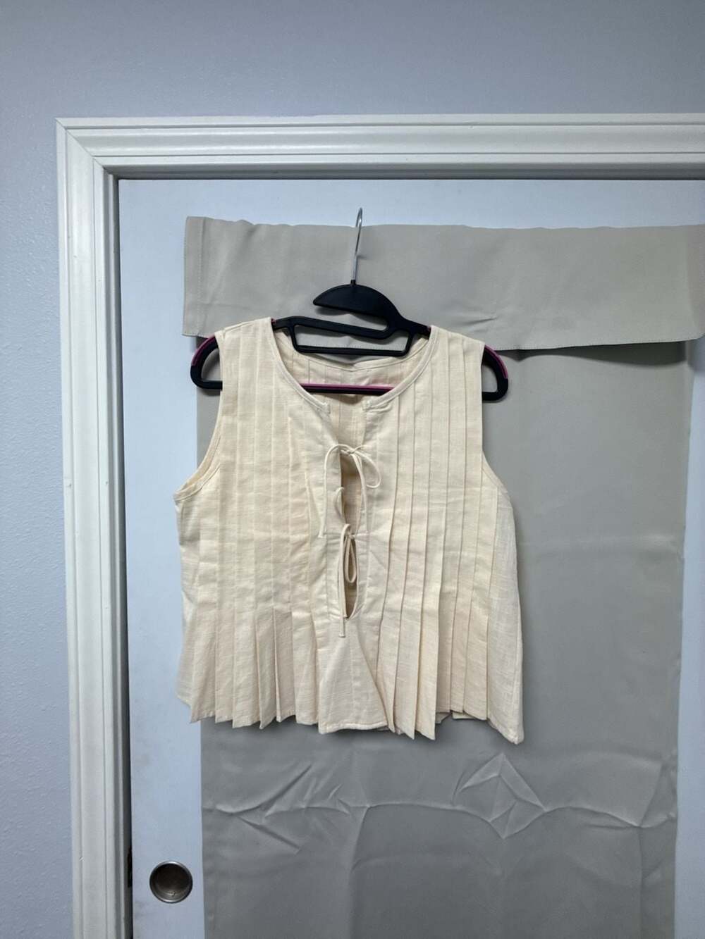 Linen Blend Tie Front Pleated Sleeveless Top